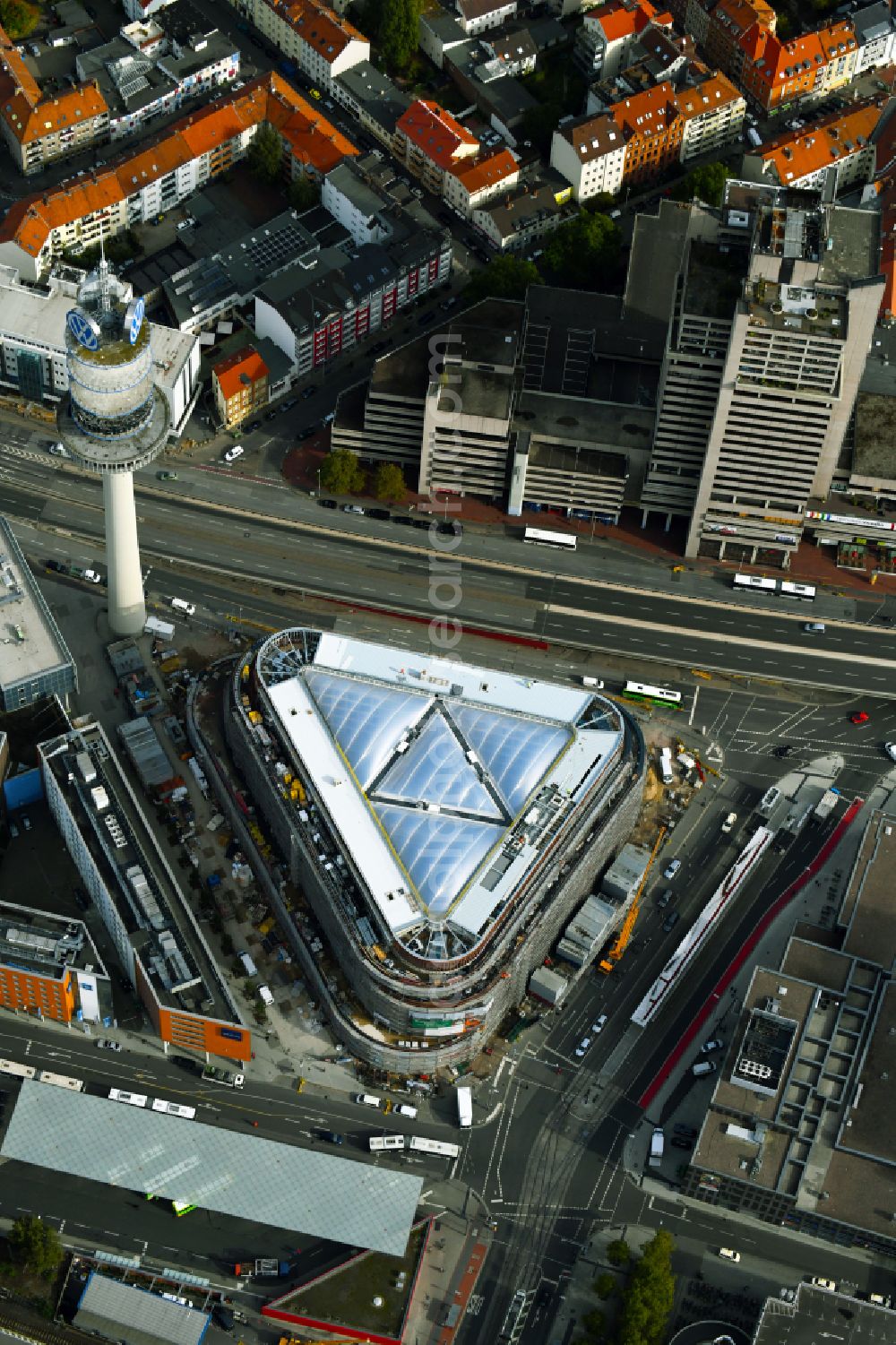 Aerial image Hannover - Office building of the administration and commercial building Headquarters of Deutsche Bahn on Rundestrasse in the Mitte district of Hanover in the state of Lower Saxony, Germany