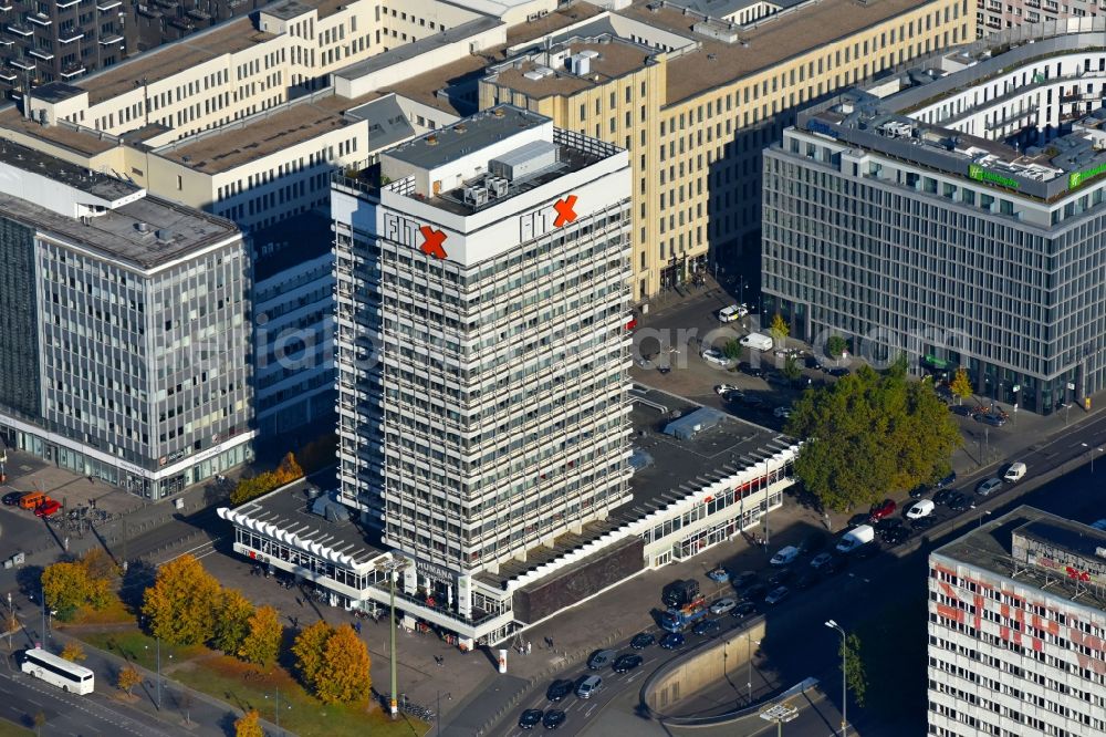 Berlin from the bird's eye view: Office building Haus of Reisens on Alexanderstrasse in the district Mitte in Berlin, Germany