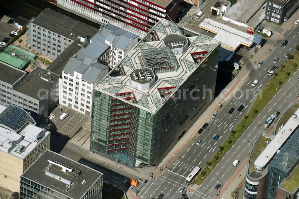 Hamburg from the bird's eye view: Office building in the Heidenkampsweg in Hamburg