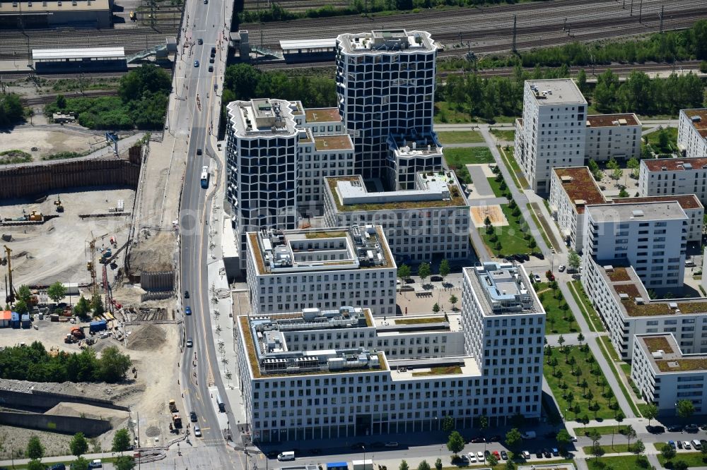 München from above - Office building Hirschgarten Forum on Friedenheimer Bruecke in the district Neuhausen-Nymphenburg in Munich in the state Bavaria, Germany