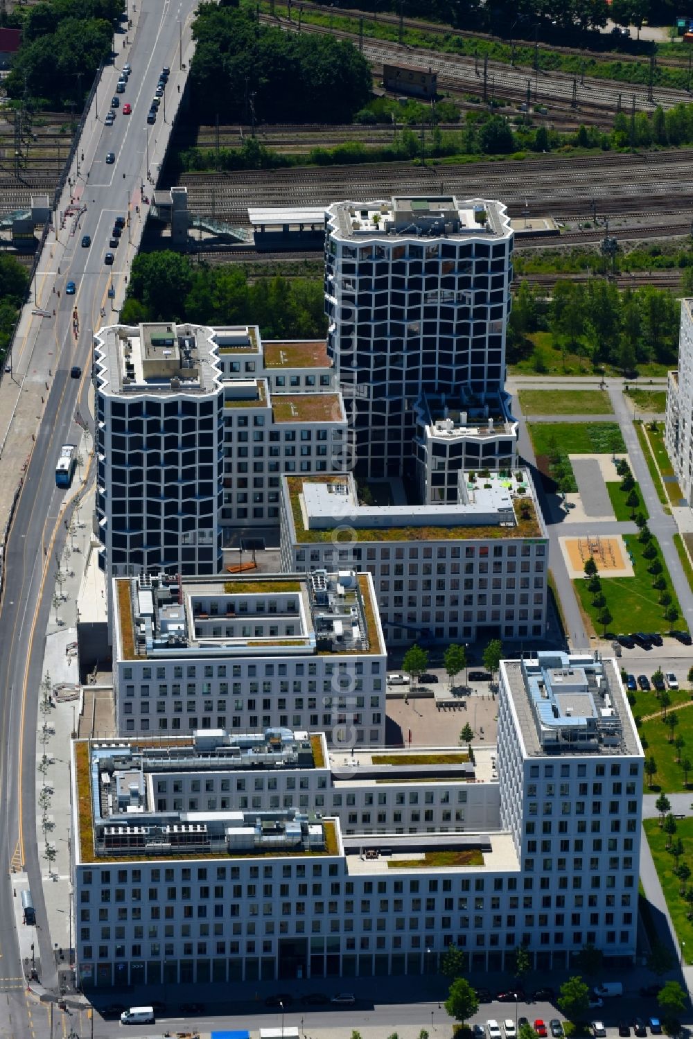 München from the bird's eye view: Office building Hirschgarten Forum on Friedenheimer Bruecke in the district Neuhausen-Nymphenburg in Munich in the state Bavaria, Germany