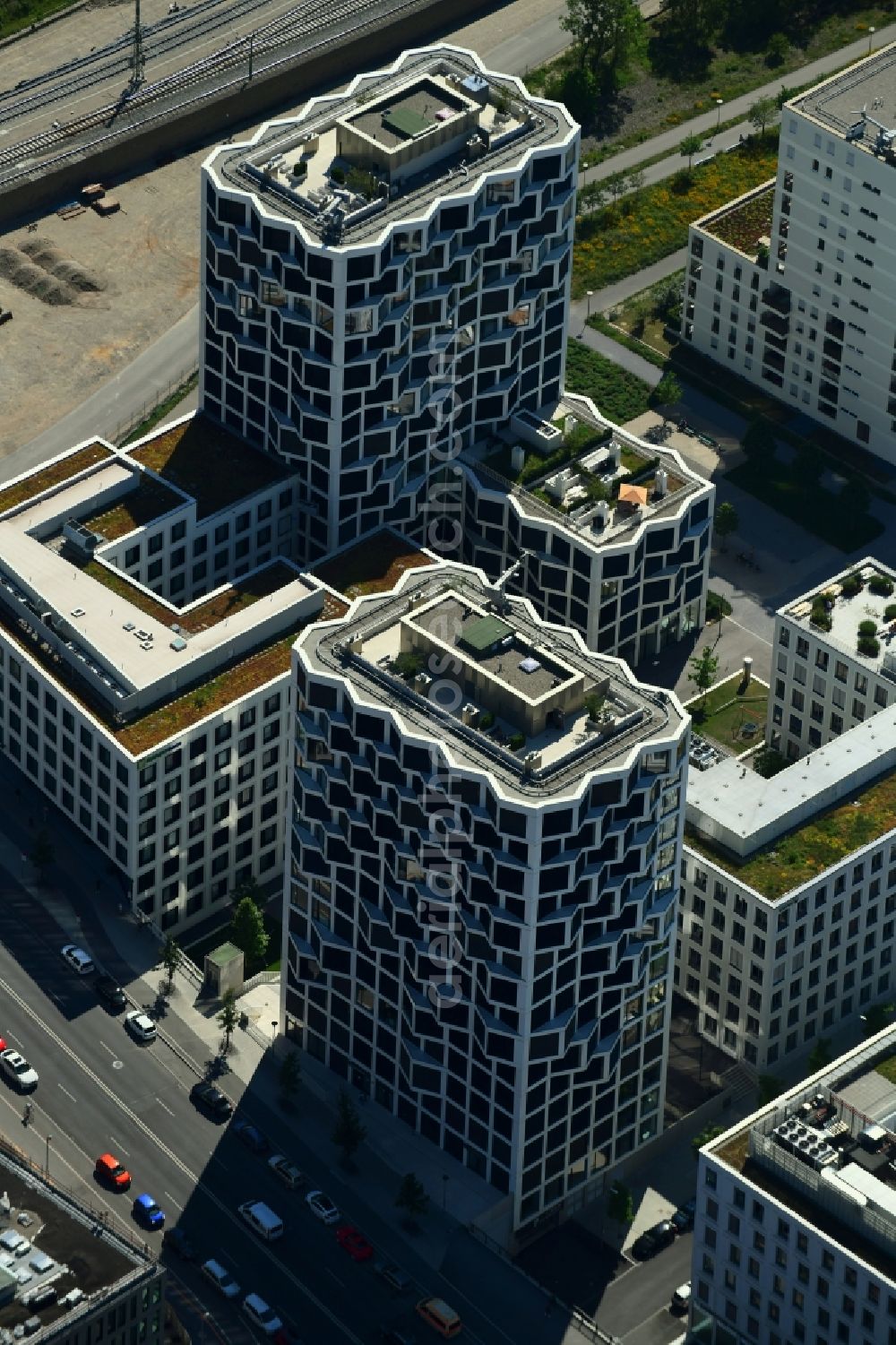 München from the bird's eye view: Office building Hirschgarten Forum on Friedenheimer Bruecke in the district Neuhausen-Nymphenburg in Munich in the state Bavaria, Germany