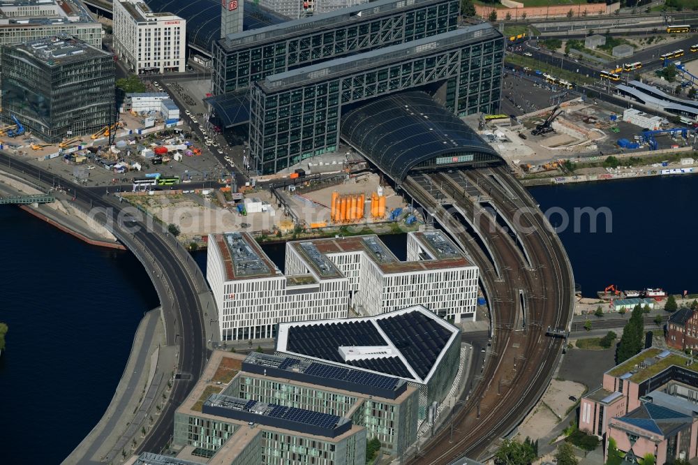 Aerial image Berlin - Office building HumboldtHafenEins on Alexanderufer in the district Mitte in Berlin, Germany