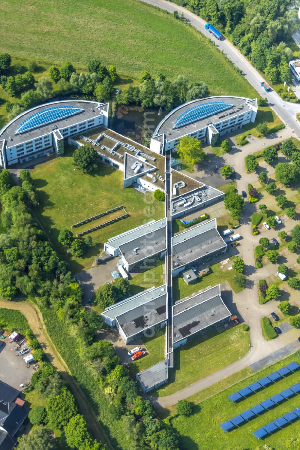 Aerial photograph Gladbeck - Office building IWG Innovationszentrum Wiesenbusch Gladbeck Betriebsgesellschaft mbH Am Wiesenbusch in Gladbeck at Ruhrgebiet in the state North Rhine-Westphalia, Germany