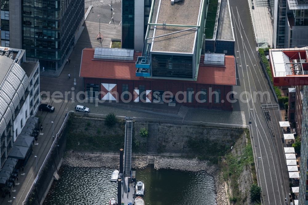 Aerial photograph Düsseldorf - Office building on Julo-Levin-Ufer in the district Hafen in Duesseldorf at Ruhrgebiet in the state North Rhine-Westphalia, Germany