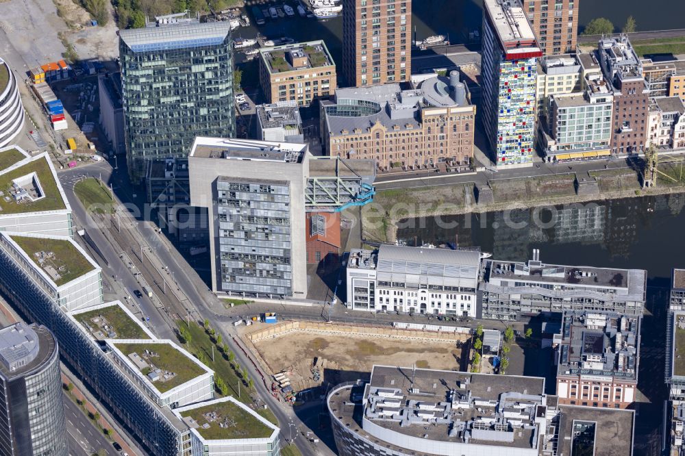 Hafen from the bird's eye view: Office building on Julo-Levin-Ufer in the district Hafen in Duesseldorf at Ruhrgebiet in the state North Rhine-Westphalia, Germany