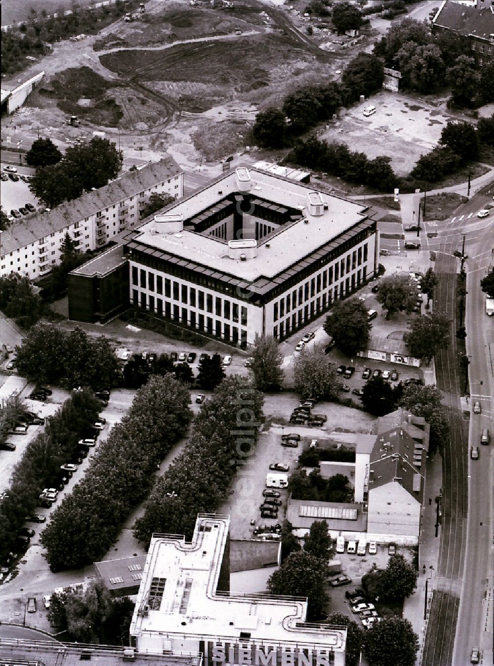 Aerial image Düsseldorf - Office building Lahnweg - Ernst-Gnoss-Strasse in the district Unterbilk in Duesseldorf in the state North Rhine-Westphalia, Germany