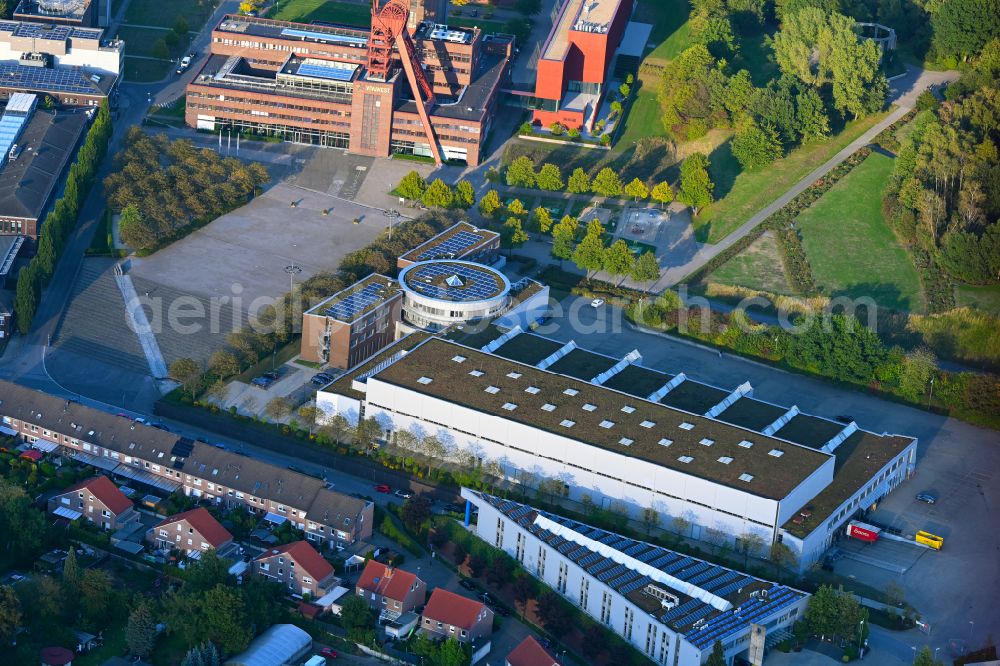 Aerial photograph Gelsenkirchen - Office building with a logistic building on street Am Bugapark in the district Horst in Gelsenkirchen at Ruhrgebiet in the state North Rhine-Westphalia, Germany