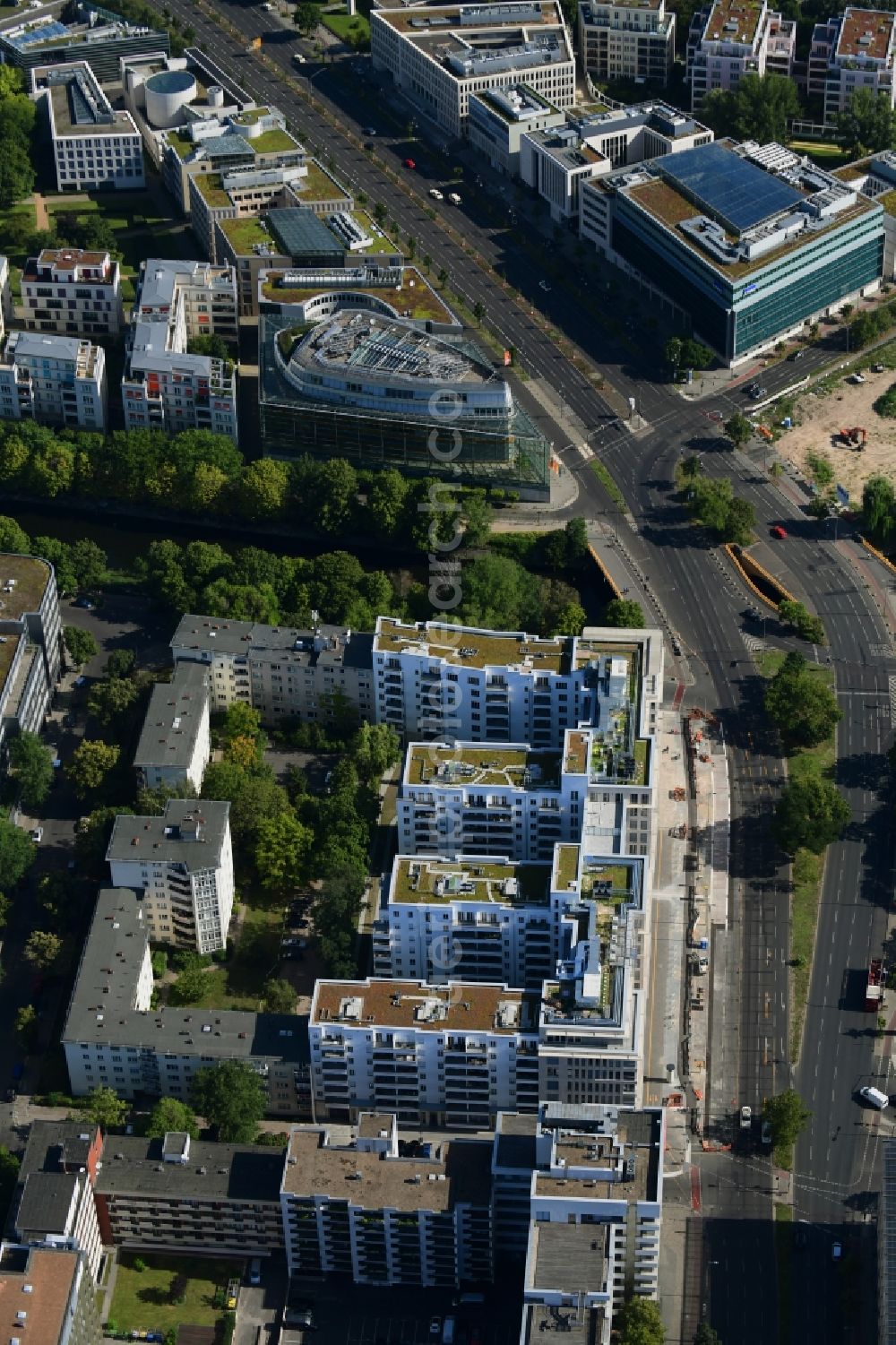 Aerial photograph Berlin - Office building Luetzow Carre of DIBAG Industriebau AG on Luetzowplatz corner Luetzowufer in the district Tiergarten in Berlin, Germany