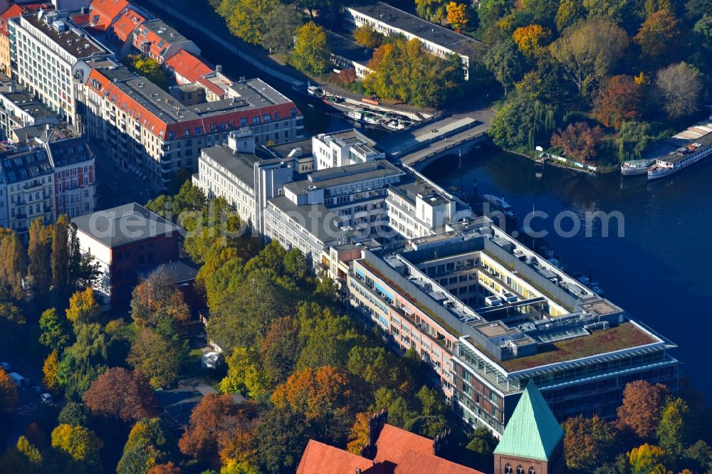 Aerial photograph Berlin - Office building of the administrative and business building at the Maerkischen Ufer in Berlin, Germany