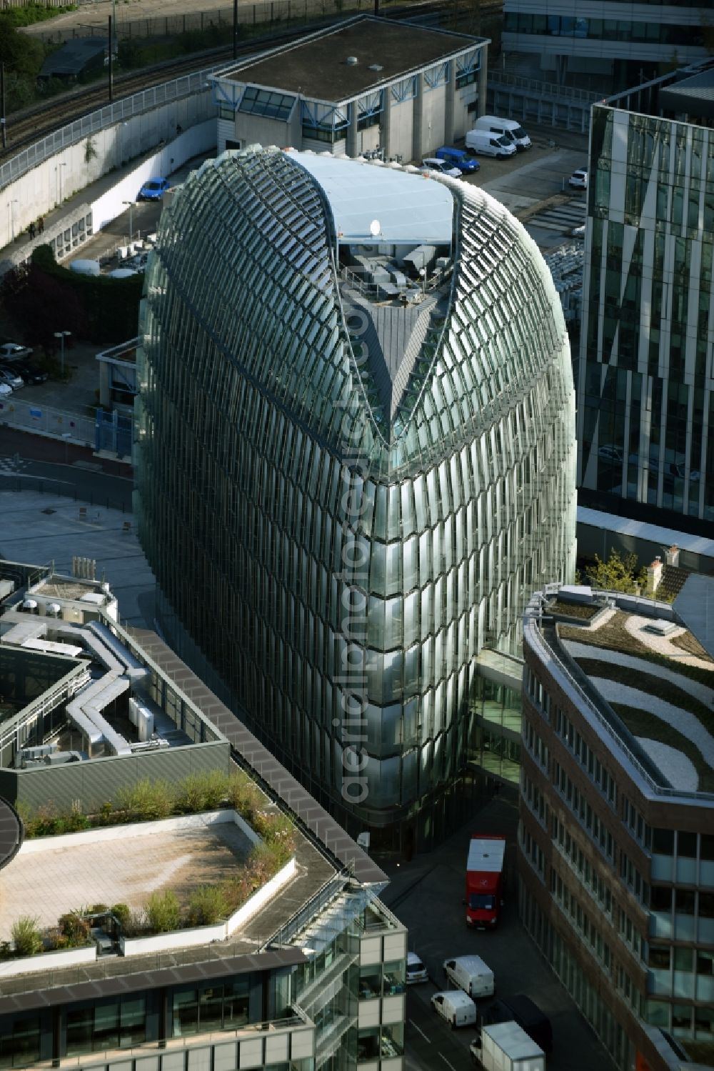 Aerial photograph Paris Issy-les-Moulineaux - Office building Bouygues Immobilier on Boulevard Gallieni in Paris Issy-les-Moulineaux in Ile-de-France, France