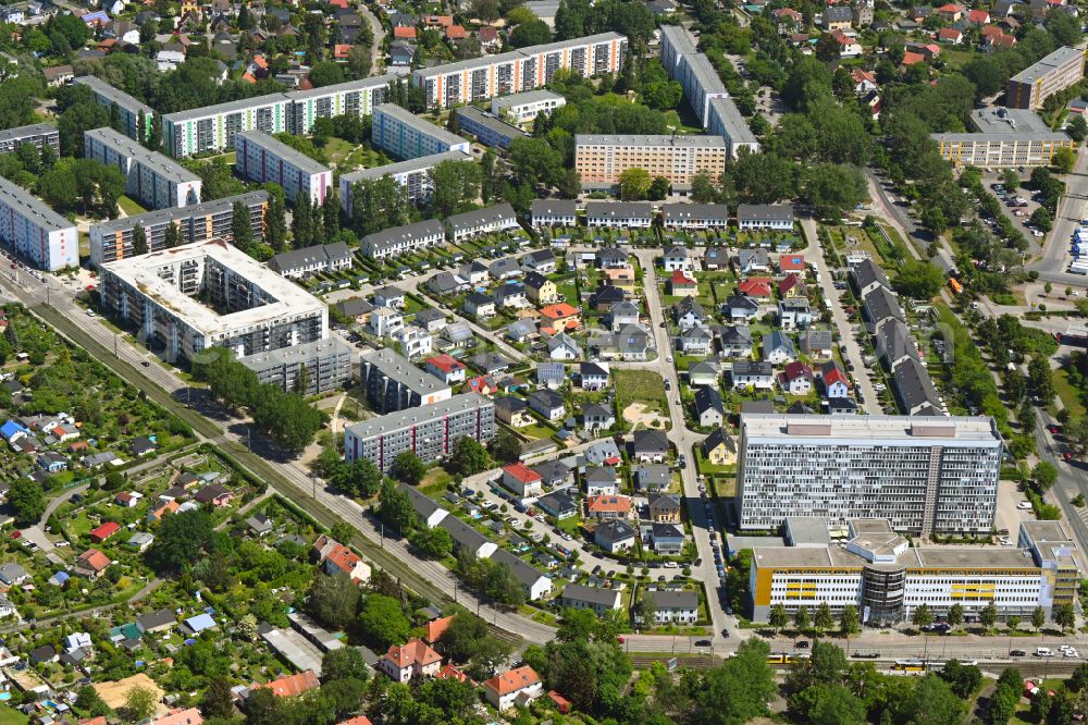 Berlin from the bird's eye view: Office building of the administration and commercial building Q twenty-nine against the backdrop of a single-family house settlement on Gehrenseestrasse in the Hohenschoenhausen district of Berlin, Germany