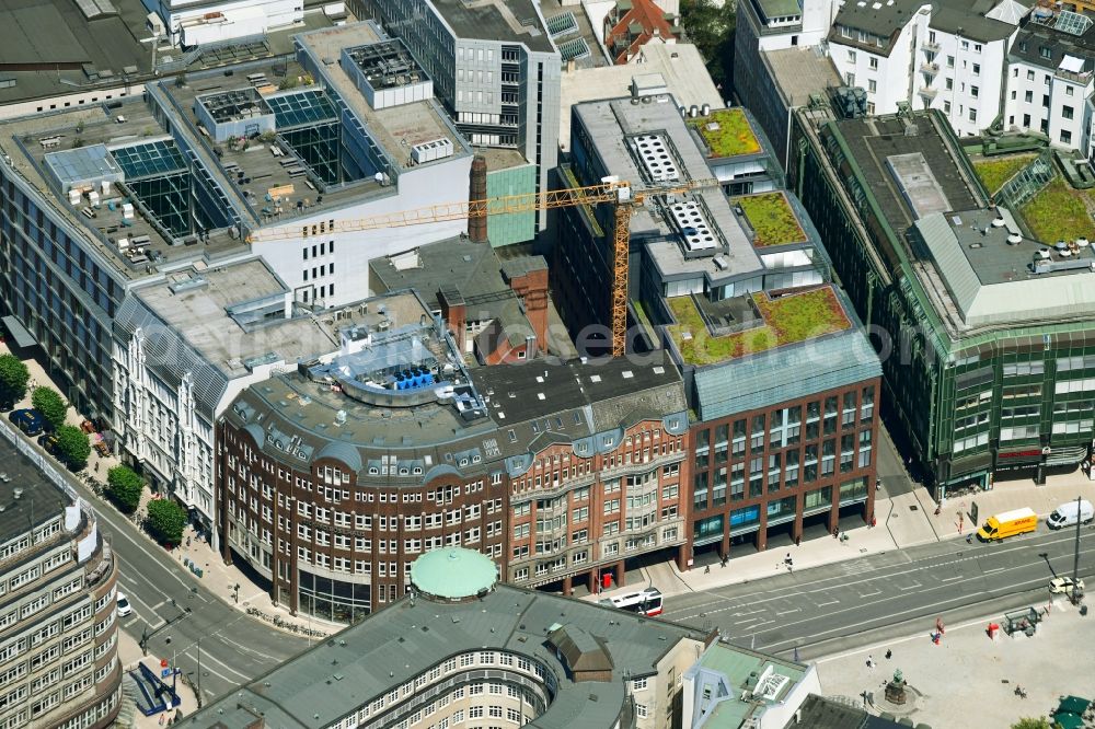 Hamburg from the bird's eye view: Office building Richard Boese Haus on Gaensemarkt in Hamburg, Germany