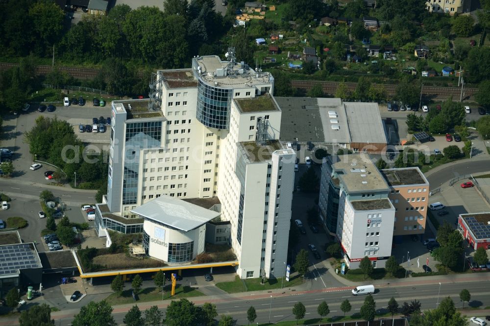 Chemnitz from above - Office building of Solaris Verwaltungs Gmbh and B2B Technologies in Chemnitz in the state of Saxony. The white building complex is located in a commercial area on Neefestrasse