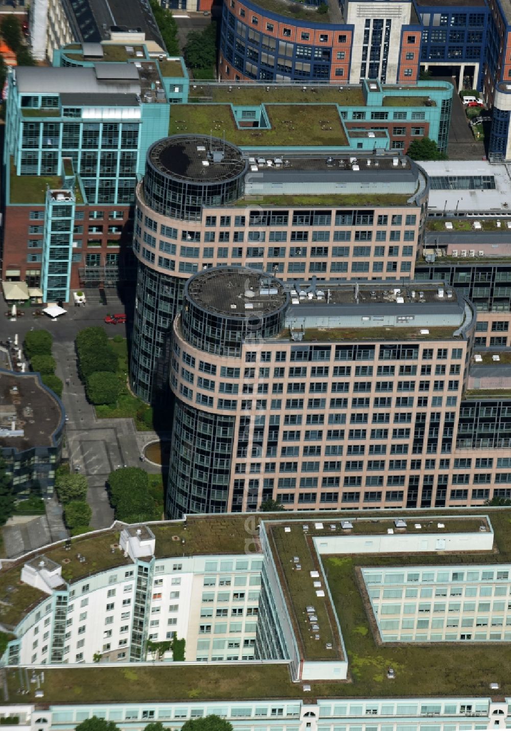 Aerial photograph Berlin - Office building der Spree Bogen Projekt-und Immobilienmanagement GmbH der Freiberger Grundbesitzverwaltung in Alt-Moabit in Berlin