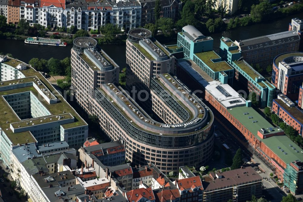 Berlin from above - Office building der Spree Bogen Projekt-und Immobilienmanagement GmbH der Freiberger Grundbesitzverwaltung in Alt-Moabit in Berlin