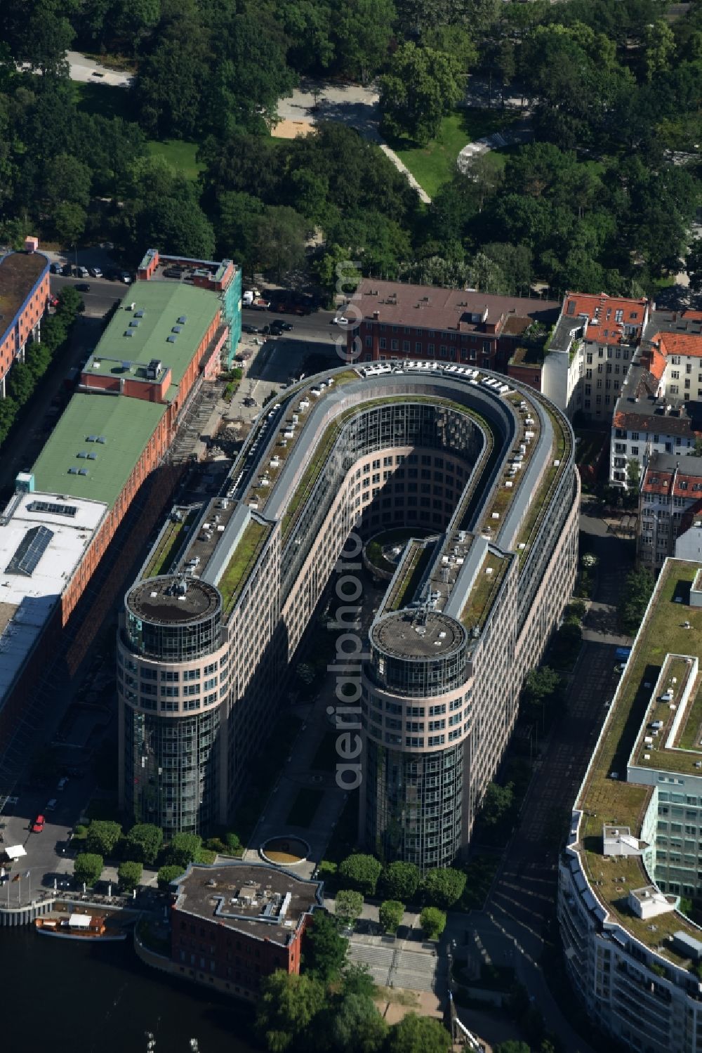 Aerial photograph Berlin - Office building der Spree Bogen Projekt-und Immobilienmanagement GmbH der Freiberger Grundbesitzverwaltung in Alt-Moabit in Berlin