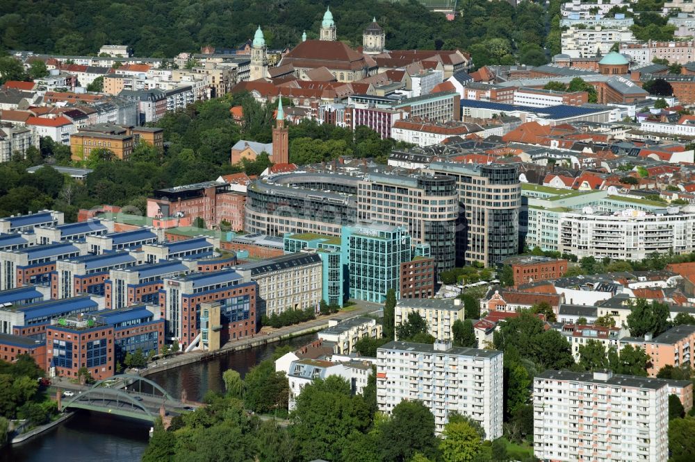 Aerial image Berlin - Office building of the Spree Bogen Projekt-und Immobilienmanagement GmbH der Freiberger Grundbesitzverwaltung and the AMERON Hotel ABION Spreebogen Berlin in Alt-Moabit in Berlin