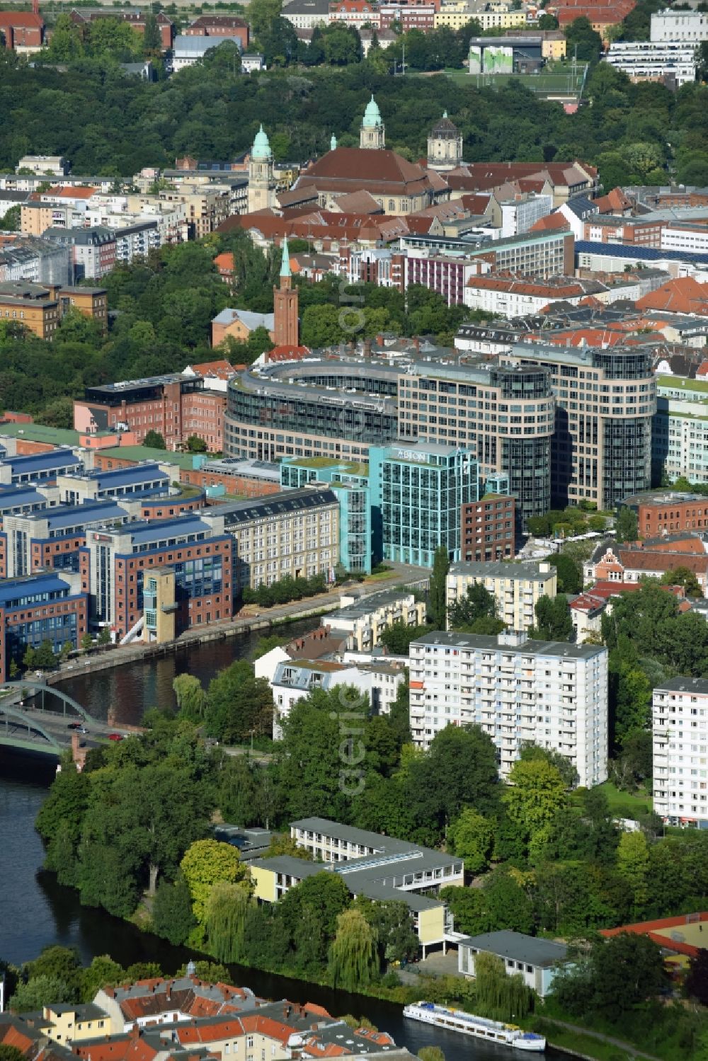 Aerial photograph Berlin - Office building of the Spree Bogen Projekt-und Immobilienmanagement GmbH der Freiberger Grundbesitzverwaltung and the AMERON Hotel ABION Spreebogen Berlin in Alt-Moabit in Berlin