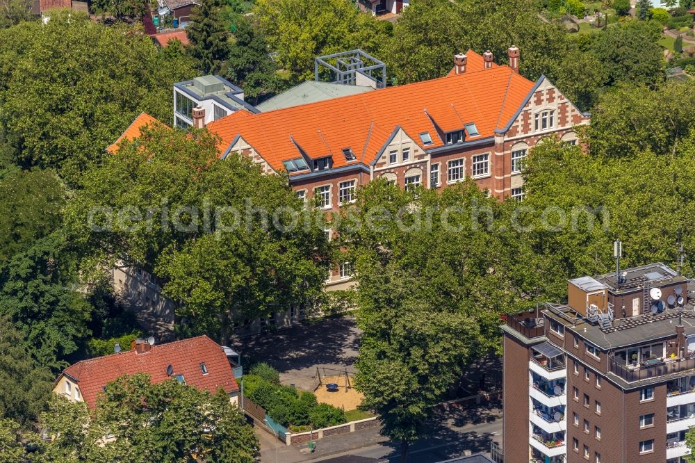 Herne from the bird's eye view: Office building Stadt Herne - Familien- and Schulberatungsstelle on Wilhelmstrasse in Herne in the state North Rhine-Westphalia, Germany