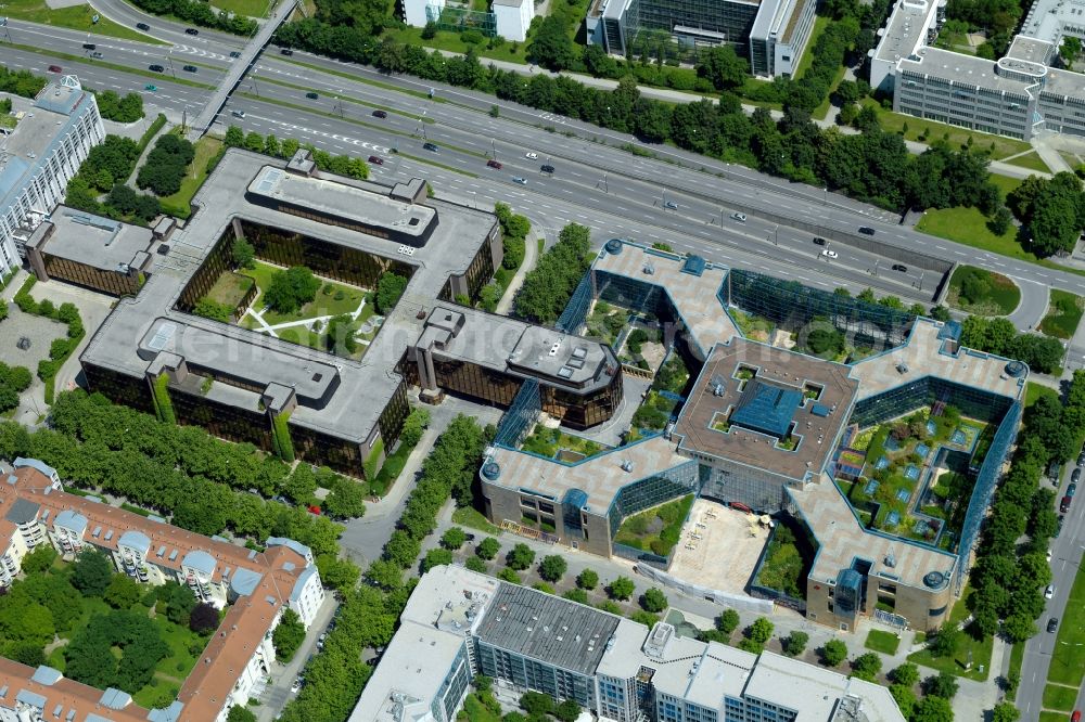 Aerial photograph München - Office building of Stadtsparkasse Muenchen in Munich in the state of Bavaria. The architectural distinct building is located amidst residential and office buildings