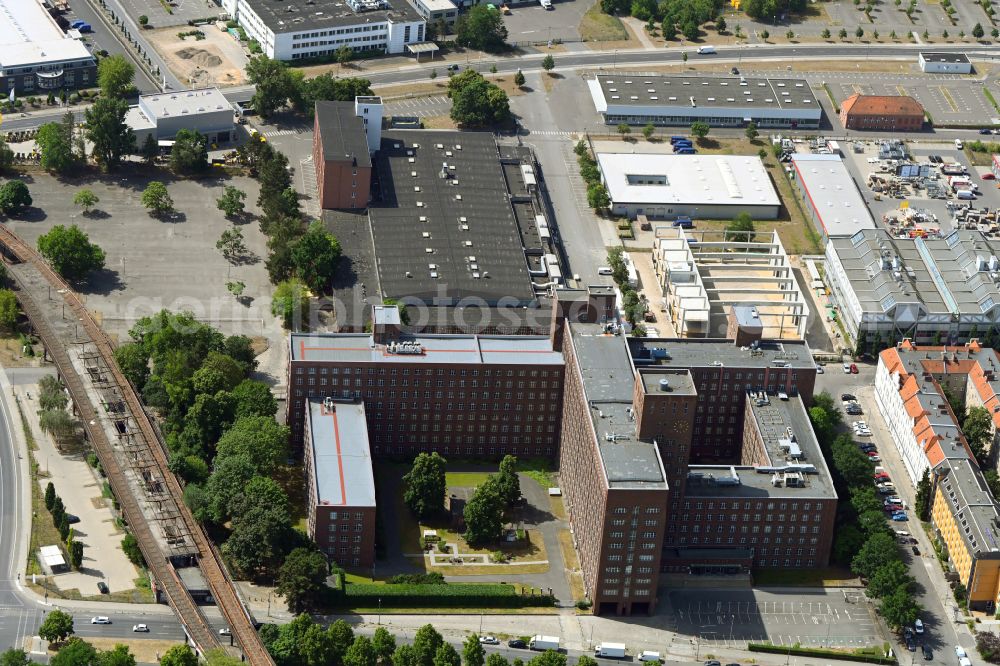 Aerial photograph Berlin - Office building on stillgelegten S-Bahnhof Wernerwerk on street Siemensdamm in Berlin, Germany