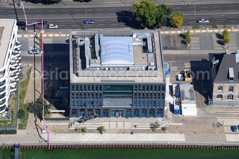 Aerial photograph Berlin - Office building on Stralauer Allee in the district Friedrichshain in Berlin, Germany