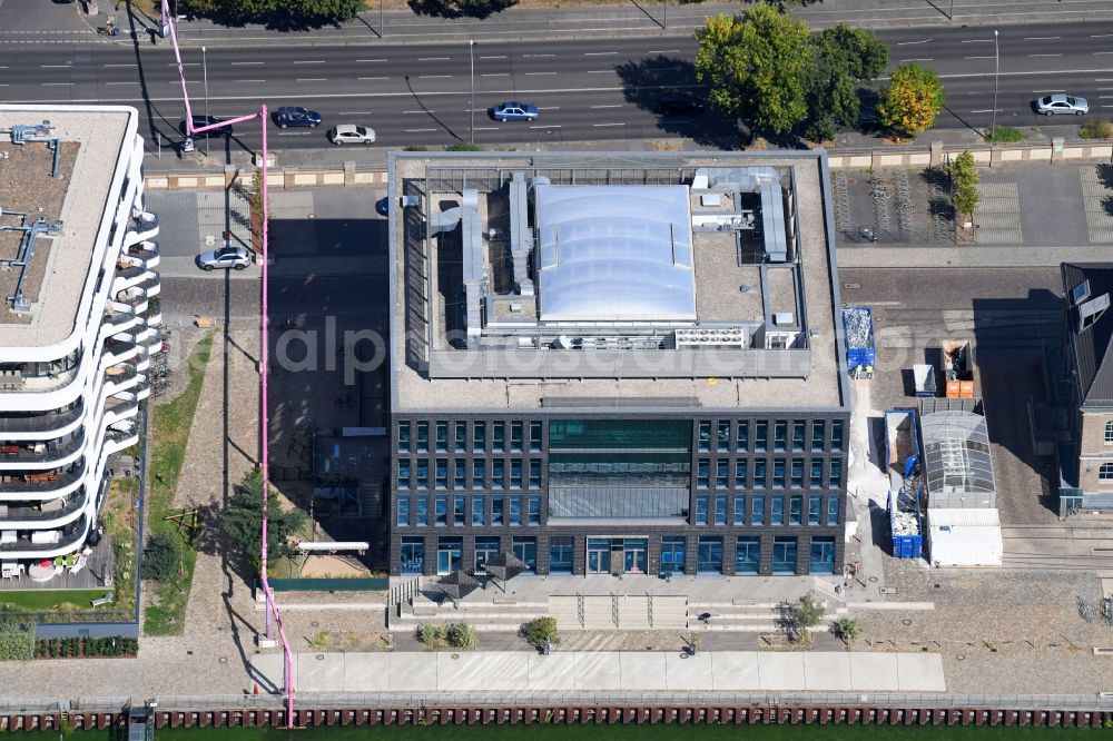 Berlin from the bird's eye view: Office building on Stralauer Allee in the district Friedrichshain in Berlin, Germany