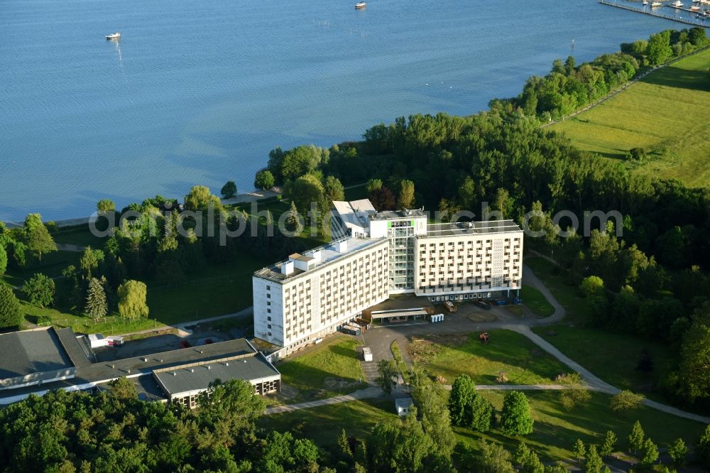 Klink from the bird's eye view: Office building of the administrative house and business house white quick Mueritz navigation & Tschu Tschu road in shutting in the federal state Mecklenburg-West Pomerania, Germany