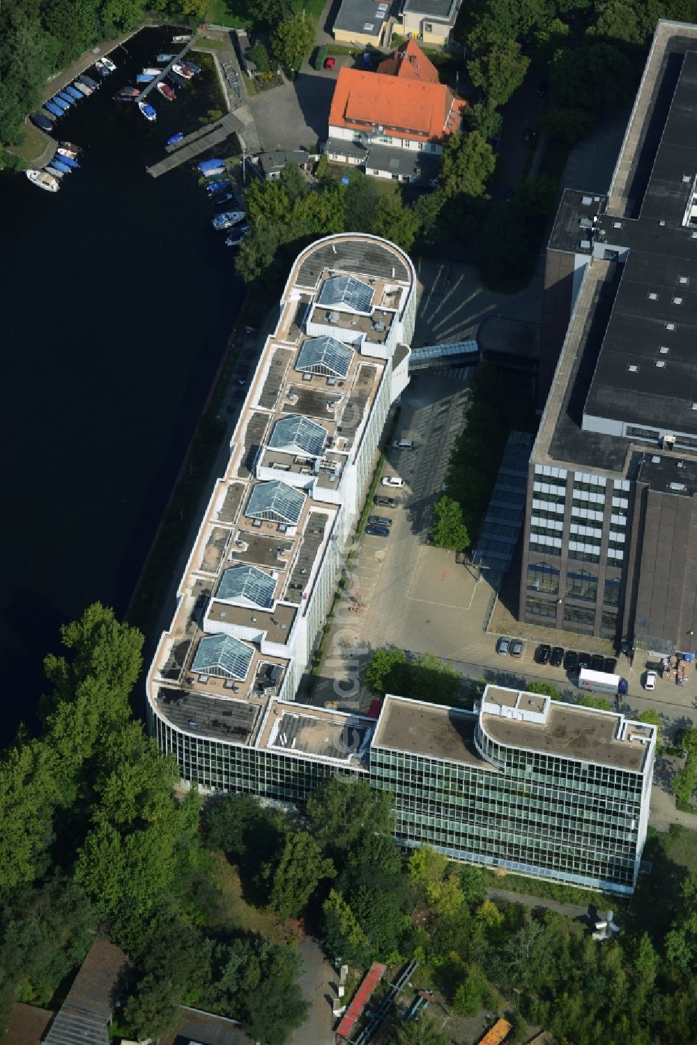 Berlin from the bird's eye view: Office building of the Gewerbe- und Logstikpark Dock 100 of the BEOS AG at the Borsighafen in Berlin in Germany