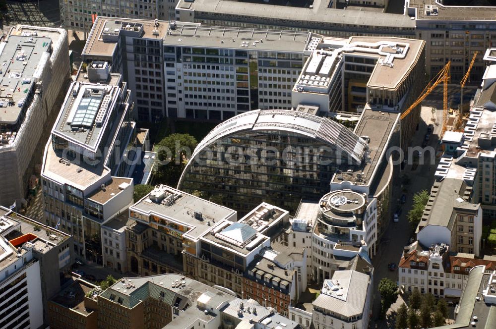 Hamburg from above - Blick in die ABC-Strasse, die älteste Strasse Hamburgs im Stadtteil Neustadt. Das halbrund Bürogebäude ist der Sitz der Google Germany GmbH. Kontakt: ABC-Strasse 19, 20354 Hamburg, Tel: +49(0)40 808179 000, Fax: +49(0)40 4921919