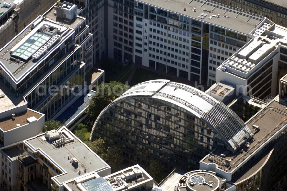 Hamburg from the bird's eye view: Blick in die ABC-Strasse, die älteste Strasse Hamburgs im Stadtteil Neustadt. Das halbrund Bürogebäude ist der Sitz der Google Germany GmbH. Kontakt: ABC-Strasse 19, 20354 Hamburg, Tel: +49(0)40 808179 000, Fax: +49(0)40 4921919