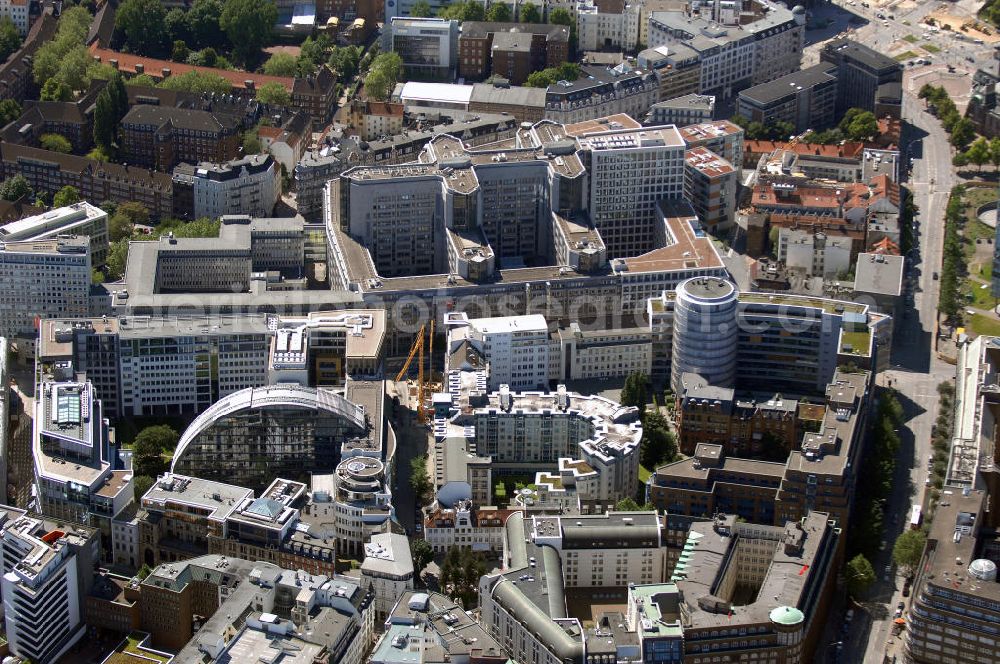 Aerial image Hamburg - Blick in die ABC-Strasse, die älteste Strasse Hamburgs im Stadtteil Neustadt. Das halbrund Bürogebäude ist der Sitz der Google Germany GmbH. Kontakt: ABC-Strasse 19, 20354 Hamburg, Tel: +49(0)40 808179 000, Fax: +49(0)40 4921919