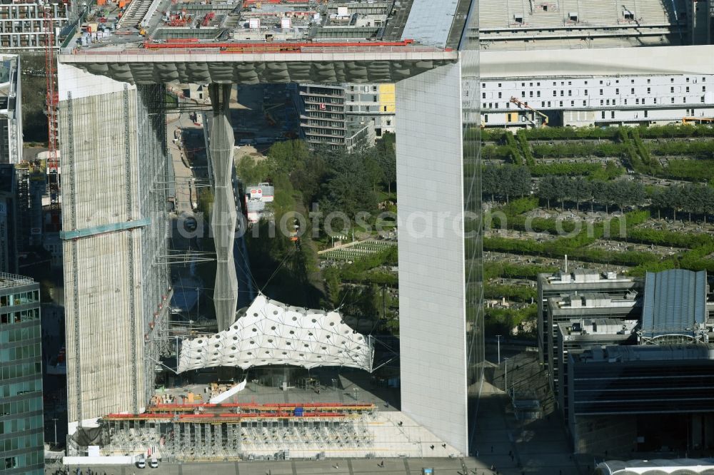 Paris from above - Office building Grande Arche in the business quarter of highrise buildings La Défense in Paris in Ile-de-France, France. It is home to the ministry of commerce and traffic, to offices and the human rights association