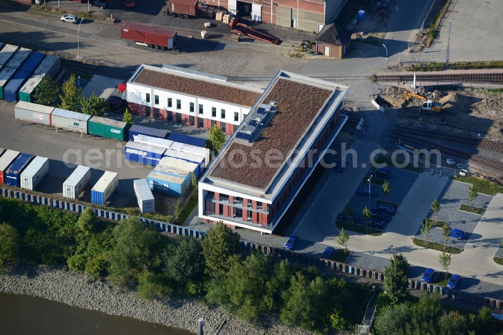 Aerial photograph Hamburg - Office building of the port railway on the Spree harbour Island in Hamburg-Mitte / Kleiner Grasbrook. A project of the Hamburg Port Authority HPA