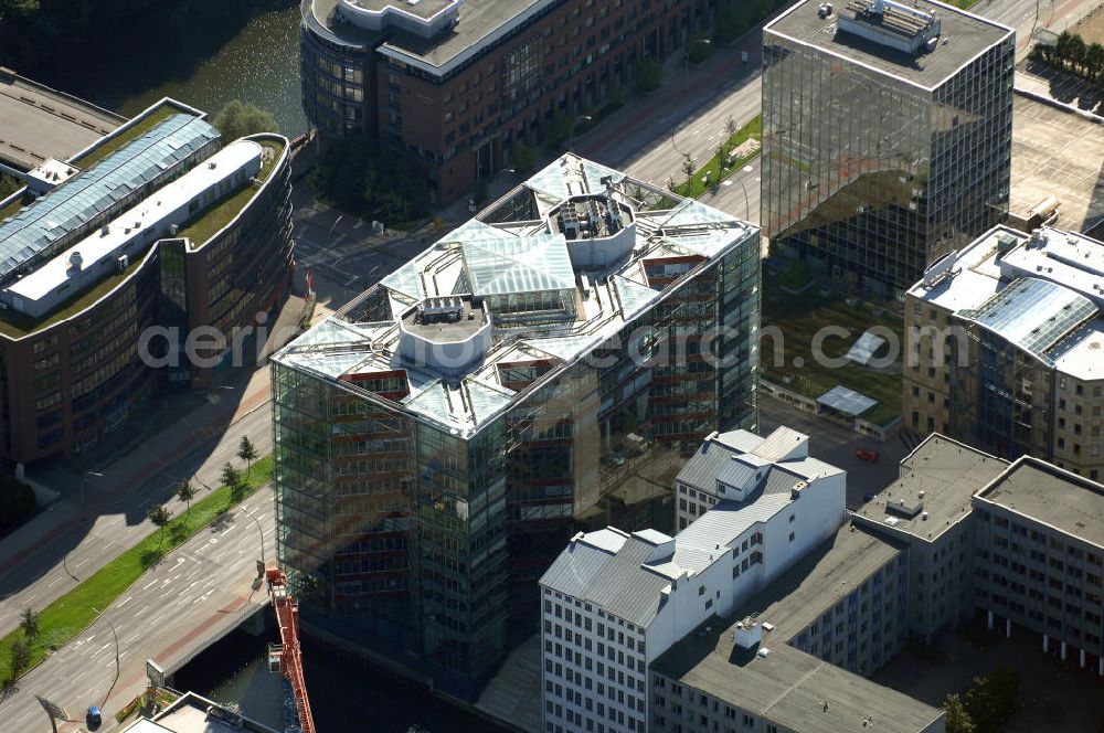 Hamburg from above - Blick auf Büro- und Geschäftsgebäude in Hammerbrook, Heidenkampsweg 58. Ansprechpartner: CORPUS SIREO, Asset Management GmbH, An der Welle 3, 60322 Frankfurt am Main, Tel. +49(0)69 48005 0, Fax +49(0)69 48005 102, Email: frankfurt@corpussireo.com