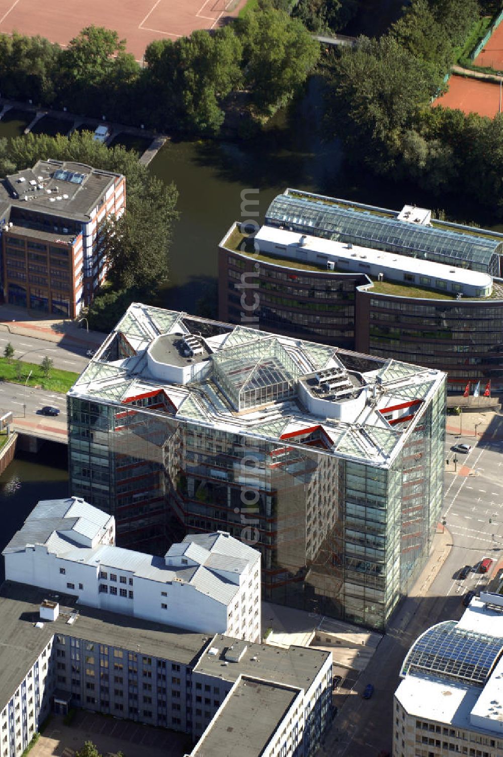 Hamburg from above - Blick auf Büro- und Geschäftsgebäude in Hammerbrook, Heidenkampsweg 58. Ansprechpartner: CORPUS SIREO, Asset Management GmbH, An der Welle 3, 60322 Frankfurt am Main, Tel. +49(0)69 48005 0, Fax +49(0)69 48005 102, Email: frankfurt@corpussireo.com