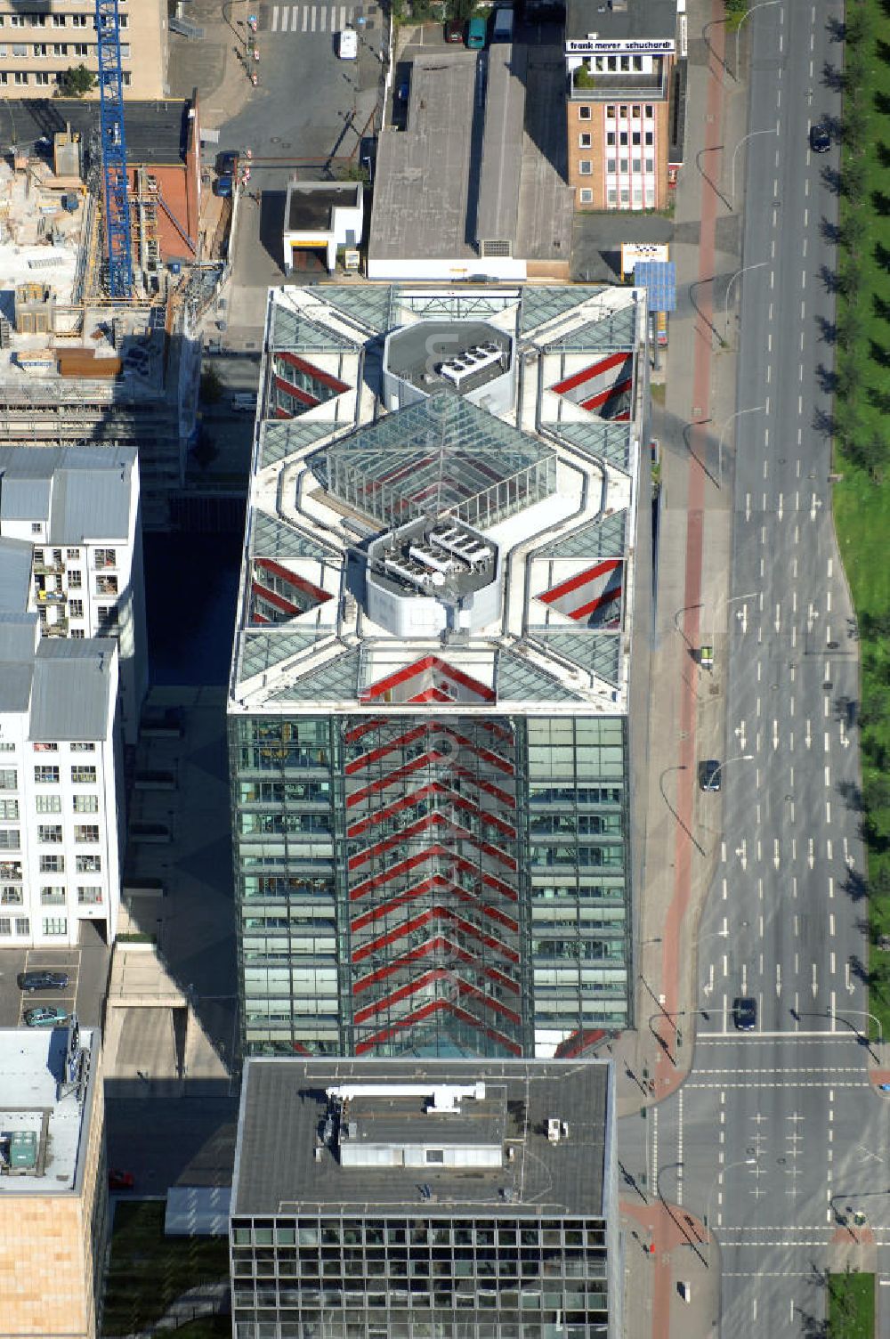 Hamburg from the bird's eye view: Blick auf Büro- und Geschäftsgebäude in Hammerbrook, Heidenkampsweg 58. Ansprechpartner: CORPUS SIREO, Asset Management GmbH, An der Welle 3, 60322 Frankfurt am Main, Tel. +49(0)69 48005 0, Fax +49(0)69 48005 102, Email: frankfurt@corpussireo.com