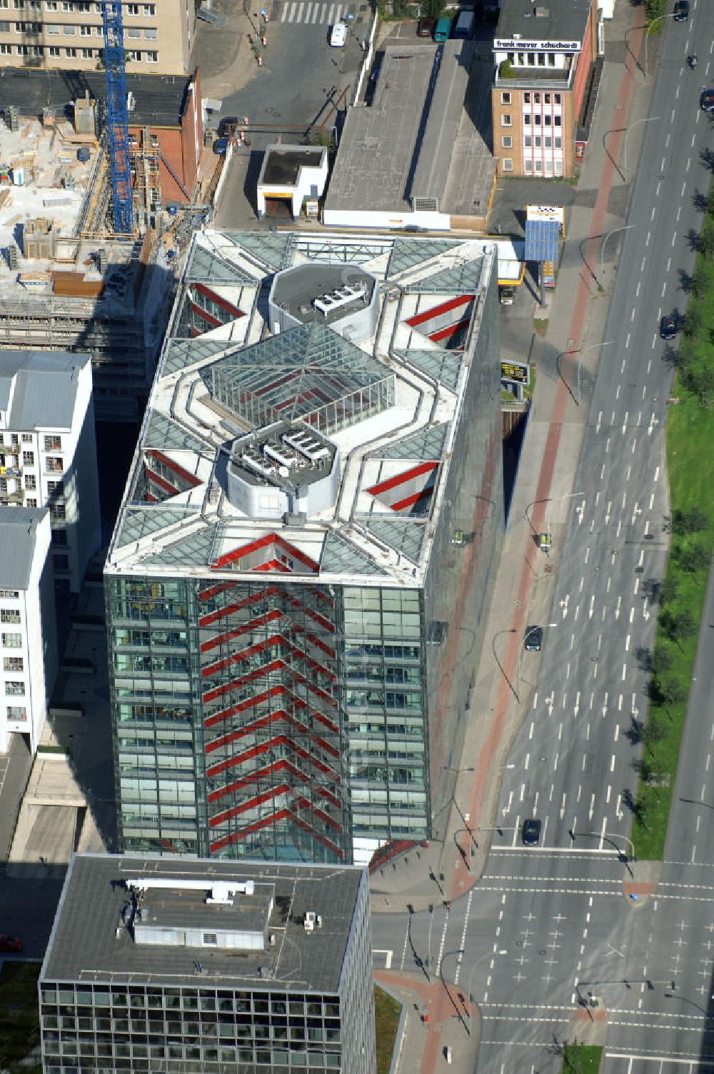 Aerial image Hamburg - Blick auf Büro- und Geschäftsgebäude in Hammerbrook, Heidenkampsweg 58. Ansprechpartner: CORPUS SIREO, Asset Management GmbH, An der Welle 3, 60322 Frankfurt am Main, Tel. +49(0)69 48005 0, Fax +49(0)69 48005 102, Email: frankfurt@corpussireo.com