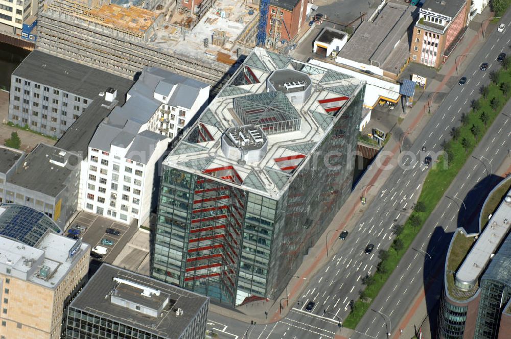 Aerial photograph Hamburg - Blick auf Büro- und Geschäftsgebäude in Hammerbrook, Heidenkampsweg 58. Ansprechpartner: CORPUS SIREO, Asset Management GmbH, An der Welle 3, 60322 Frankfurt am Main, Tel. +49(0)69 48005 0, Fax +49(0)69 48005 102, Email: frankfurt@corpussireo.com