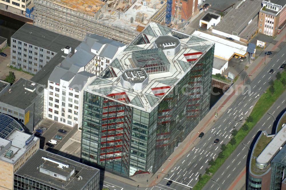 Hamburg from above - Blick auf Büro- und Geschäftsgebäude in Hammerbrook, Heidenkampsweg 58. Ansprechpartner: CORPUS SIREO, Asset Management GmbH, An der Welle 3, 60322 Frankfurt am Main, Tel. +49(0)69 48005 0, Fax +49(0)69 48005 102, Email: frankfurt@corpussireo.com