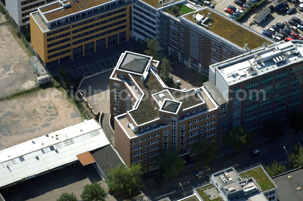 Aerial photograph Hamburg - Blick auf ein Büro- und Geschäftsgebäude in Hammerbrook, Süderstrasse 24. Ansprechpartner: CORPUS SIREO, Asset Management GmbH, An der Welle 3, 60322 Frankfurt am Main, Tel. +49(0)69 48005 0, Fax +49(0)69 48005 102, Email: frankfurt@corpussireo.com