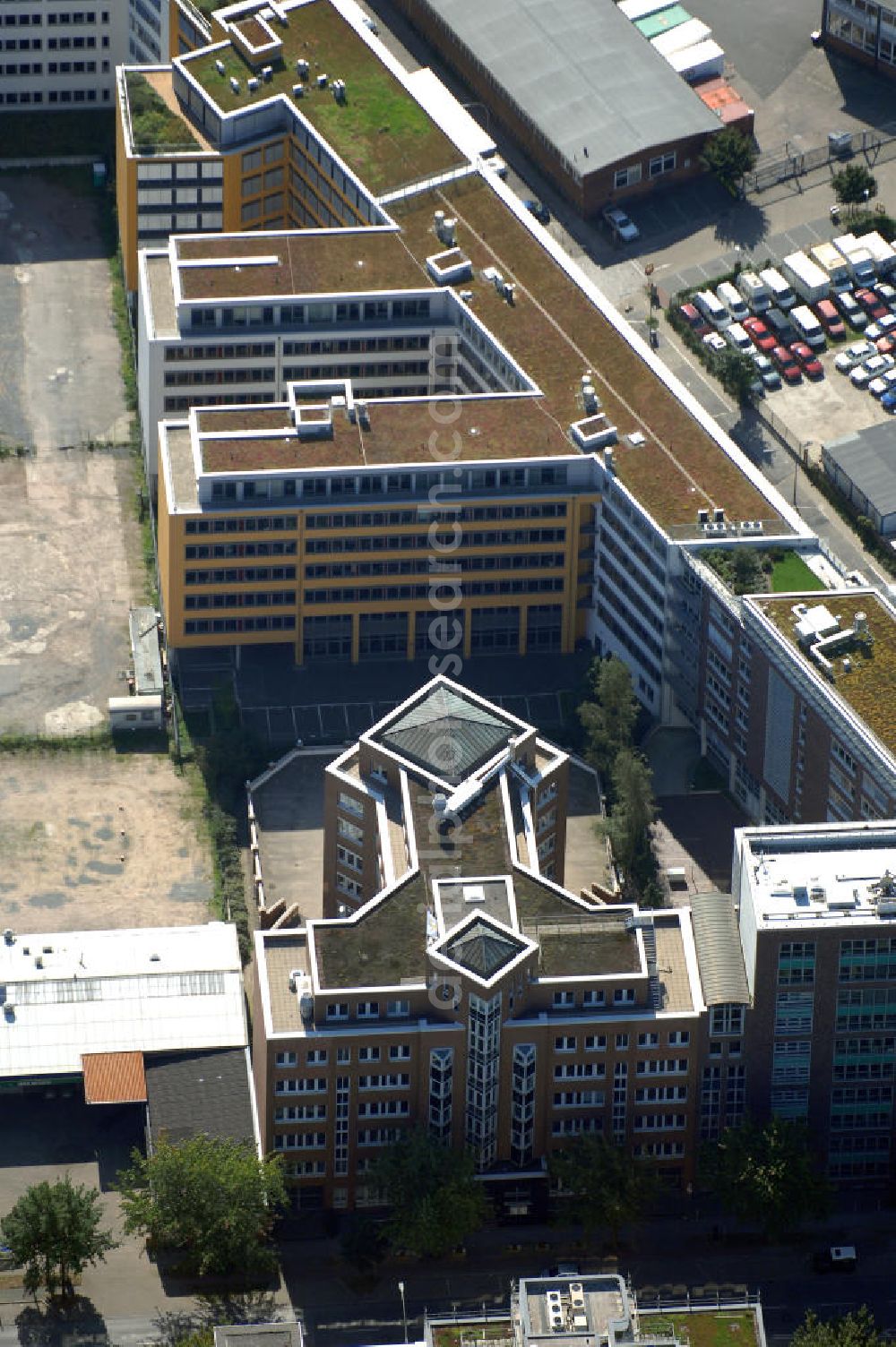 Hamburg from the bird's eye view: Blick auf ein Büro- und Geschäftsgebäude in Hammerbrook, Süderstrasse 24. Ansprechpartner: CORPUS SIREO, Asset Management GmbH, An der Welle 3, 60322 Frankfurt am Main, Tel. +49(0)69 48005 0, Fax +49(0)69 48005 102, Email: frankfurt@corpussireo.com