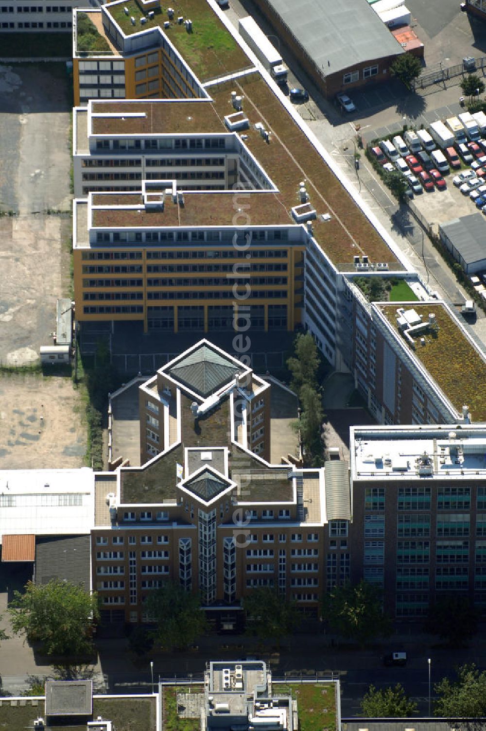 Aerial photograph Hamburg - Blick auf ein Büro- und Geschäftsgebäude in Hammerbrook, Süderstrasse 24. Ansprechpartner: CORPUS SIREO, Asset Management GmbH, An der Welle 3, 60322 Frankfurt am Main, Tel. +49(0)69 48005 0, Fax +49(0)69 48005 102, Email: frankfurt@corpussireo.com