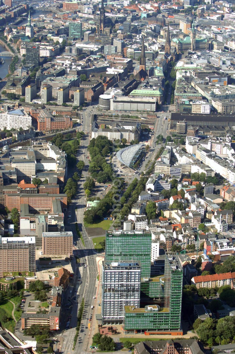 Hamburg from above - Blick auf Büro- und Geschäftsgebäude in Sankt Georg, Anschrift: Beim Strohhause 17-31. Ansprechpartner: CORPUS SIREO, Asset Management GmbH, An der Welle 3, 60322 Frankfurt am Main, Tel. +49(0)69 48005 0, Fax +49(0)69 48005 102, Email: frankfurt@corpussireo.com