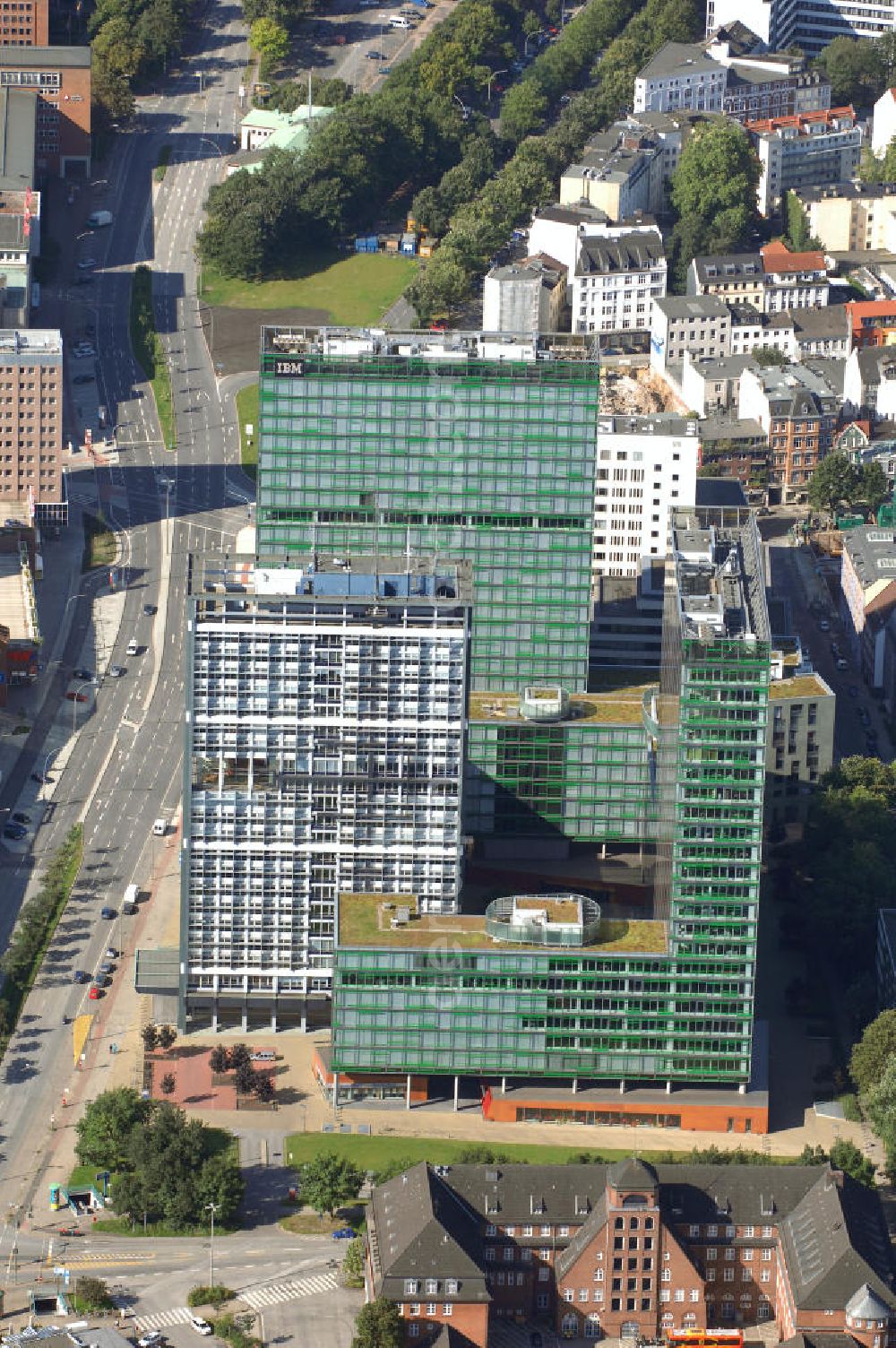 Hamburg from the bird's eye view: Blick auf Büro- und Geschäftsgebäude in Sankt Georg, Anschrift: Beim Strohhause 17-31. Ansprechpartner: CORPUS SIREO, Asset Management GmbH, An der Welle 3, 60322 Frankfurt am Main, Tel. +49(0)69 48005 0, Fax +49(0)69 48005 102, Email: frankfurt@corpussireo.com