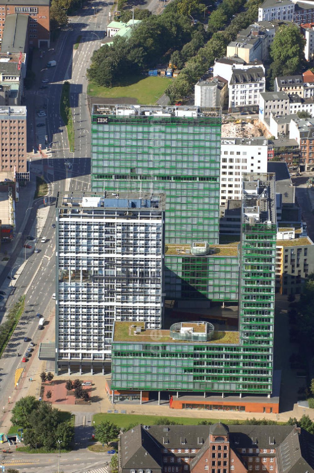 Aerial image Hamburg - Blick auf Büro- und Geschäftsgebäude in Sankt Georg, Anschrift: Beim Strohhause 17-31. Ansprechpartner: CORPUS SIREO, Asset Management GmbH, An der Welle 3, 60322 Frankfurt am Main, Tel. +49(0)69 48005 0, Fax +49(0)69 48005 102, Email: frankfurt@corpussireo.com