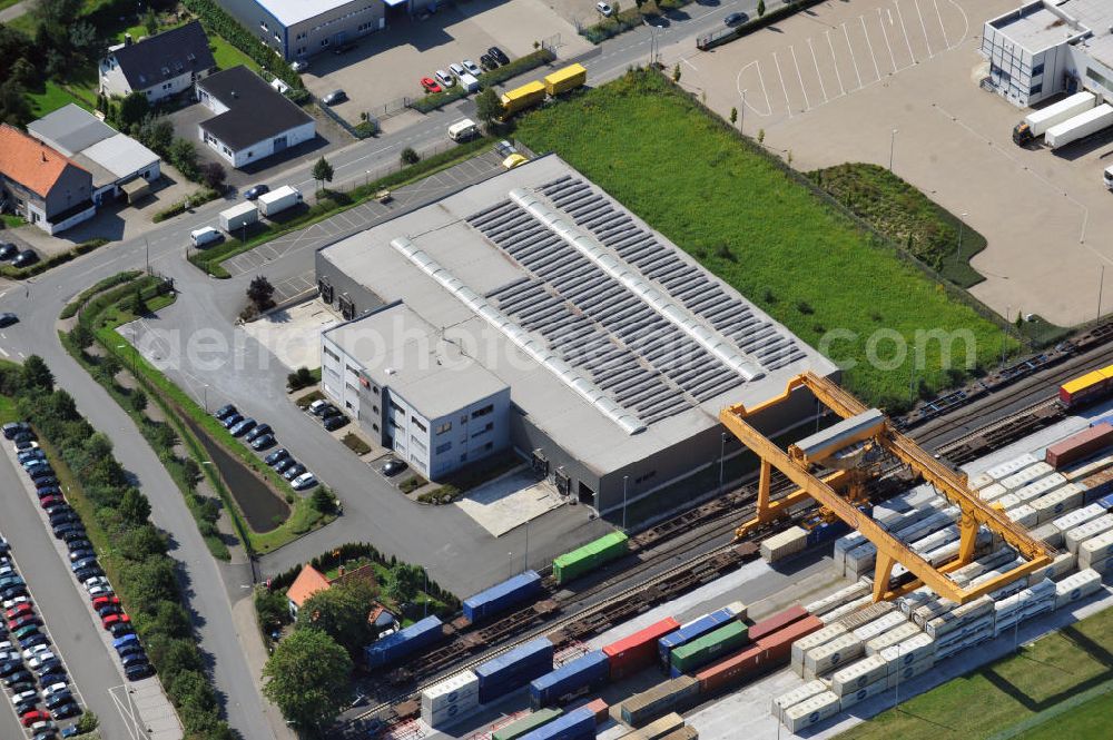 Bönen from the bird's eye view: Bürogebäude mit Logistikhalle an der Weetfelder Straße 41 in Bönen in Nordrhein-Westfalen / North Rhine-Westphalia. Ein Projekt der Unternehmensgruppe Markus Gerold. Mieter ist die TNT Innight GmbH & Co. KG.