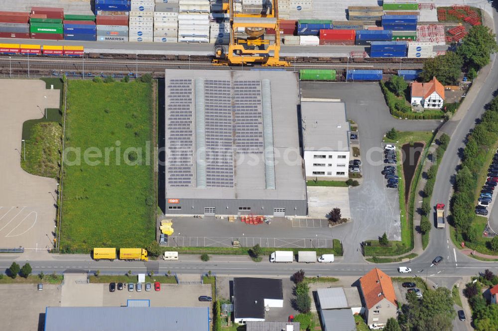 Bönen from above - Bürogebäude mit Logistikhalle an der Weetfelder Straße 41 in Bönen in Nordrhein-Westfalen / North Rhine-Westphalia. Ein Projekt der Unternehmensgruppe Markus Gerold. Mieter ist die TNT Innight GmbH & Co. KG.