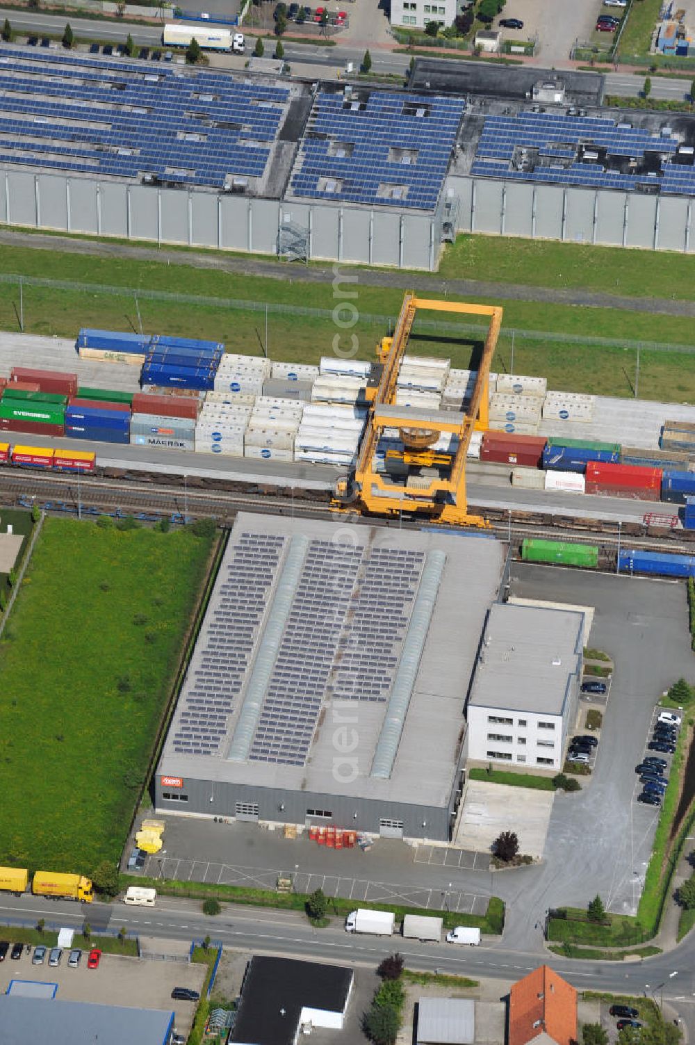 Aerial image Bönen - Bürogebäude mit Logistikhalle an der Weetfelder Straße 41 in Bönen in Nordrhein-Westfalen / North Rhine-Westphalia. Ein Projekt der Unternehmensgruppe Markus Gerold. Mieter ist die TNT Innight GmbH & Co. KG.